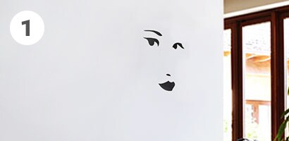 สติกเกอร์รูปใบหน้าบนผนัง
