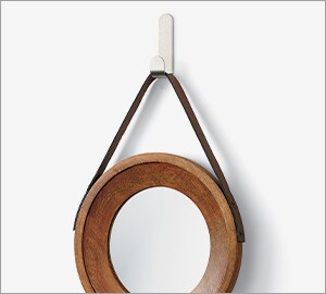 แขวนกระจกโดยใช้ตะขอตกแต่งหรือตะขอโลหะคอมมานด์